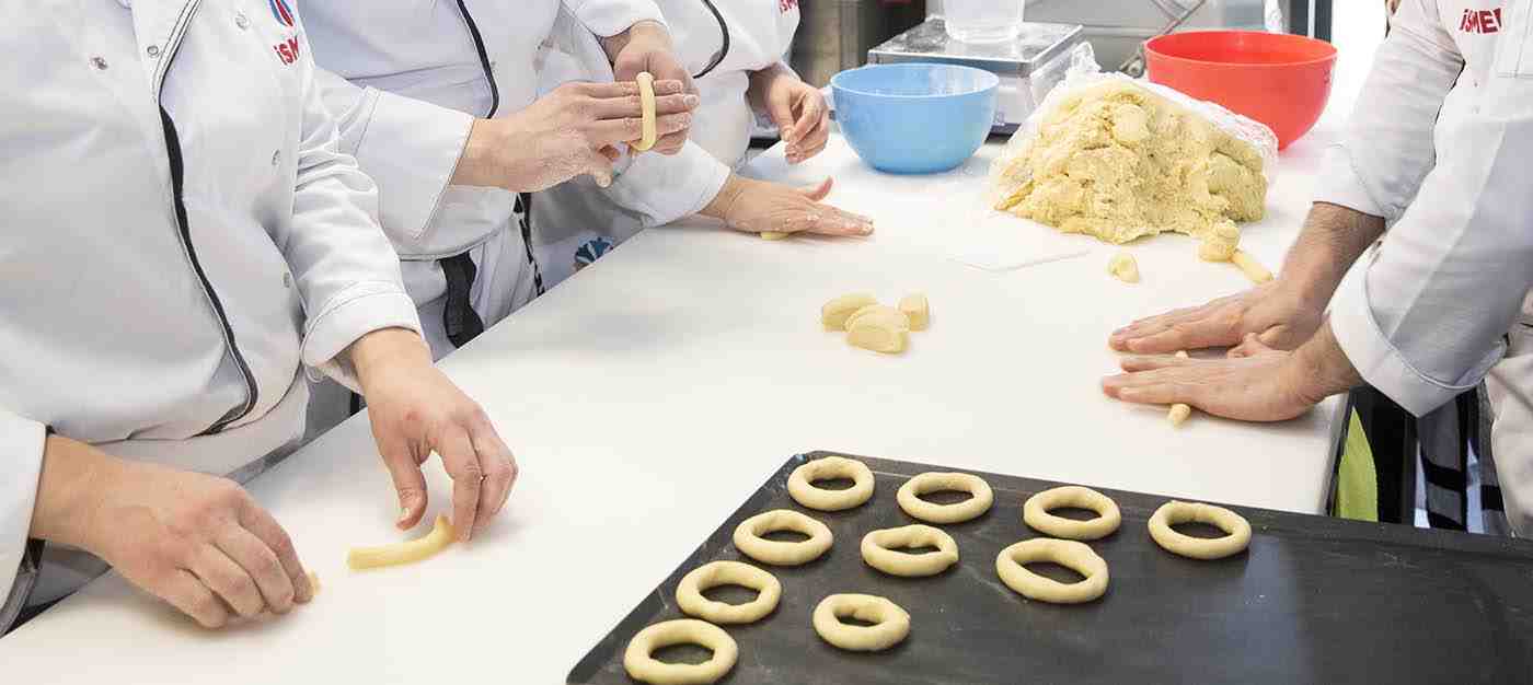 Enstitu Istanbul Ismek Yoresel Simit Cesitleri Atolyesi